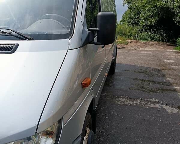 Серый Мерседес Sprinter, объемом двигателя 2.15 л и пробегом 600 тыс. км за 14999 $, фото 3 на Automoto.ua