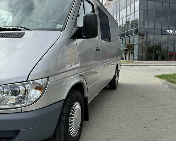 Серый Мерседес Sprinter, объемом двигателя 2.7 л и пробегом 560 тыс. км за 11000 $, фото 9 на Automoto.ua