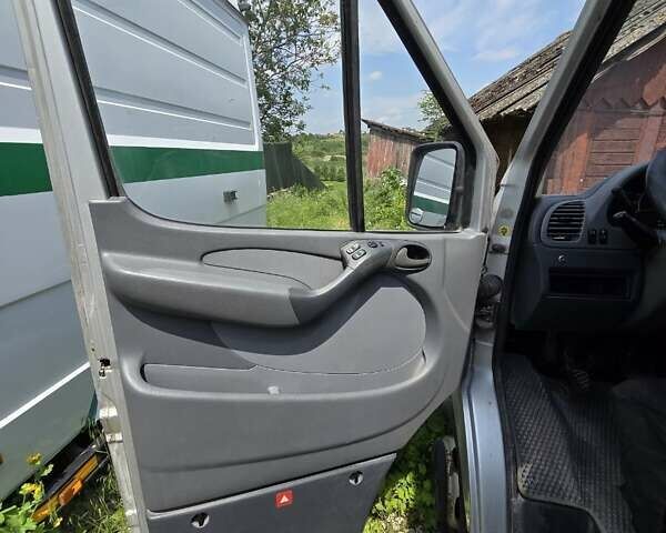 Серый Мерседес Sprinter, объемом двигателя 2.15 л и пробегом 600 тыс. км за 14999 $, фото 6 на Automoto.ua