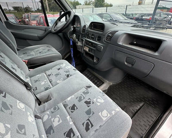 Серый Мерседес Sprinter, объемом двигателя 2.7 л и пробегом 364 тыс. км за 15000 $, фото 8 на Automoto.ua