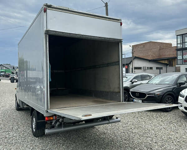 Серый Мерседес Sprinter, объемом двигателя 2.7 л и пробегом 364 тыс. км за 15000 $, фото 3 на Automoto.ua