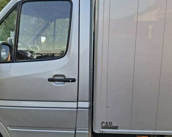 Серый Мерседес Sprinter, объемом двигателя 2.7 л и пробегом 298 тыс. км за 15800 $, фото 3 на Automoto.ua