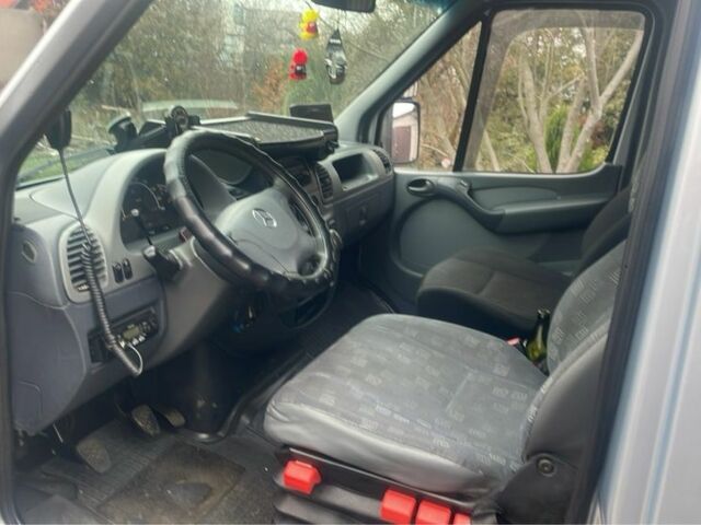 Серый Мерседес Sprinter, объемом двигателя 2.7 л и пробегом 650 тыс. км за 10000 $, фото 1 на Automoto.ua