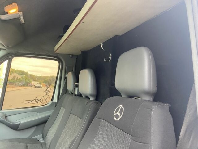 Серый Мерседес Sprinter, объемом двигателя 2.1 л и пробегом 800 тыс. км за 8400 $, фото 4 на Automoto.ua