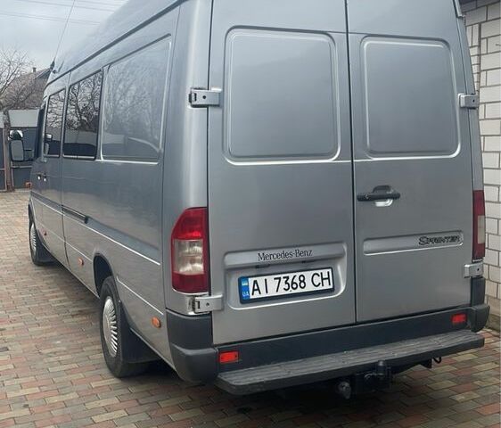 Серый Мерседес Sprinter, объемом двигателя 2.7 л и пробегом 650 тыс. км за 10000 $, фото 4 на Automoto.ua