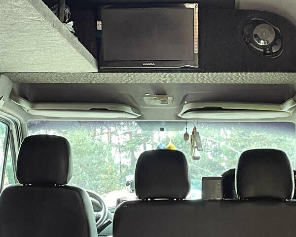 Серый Мерседес Sprinter, объемом двигателя 2.7 л и пробегом 600 тыс. км за 8200 $, фото 6 на Automoto.ua