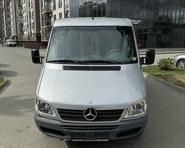Серый Мерседес Sprinter, объемом двигателя 2.7 л и пробегом 560 тыс. км за 11000 $, фото 1 на Automoto.ua