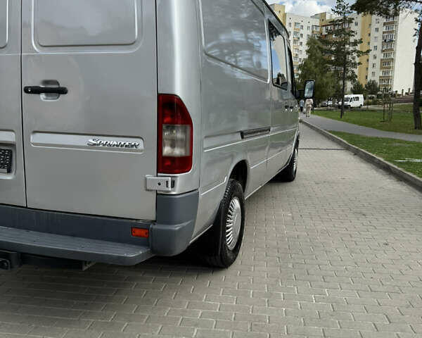 Серый Мерседес Sprinter, объемом двигателя 2.7 л и пробегом 560 тыс. км за 11000 $, фото 14 на Automoto.ua