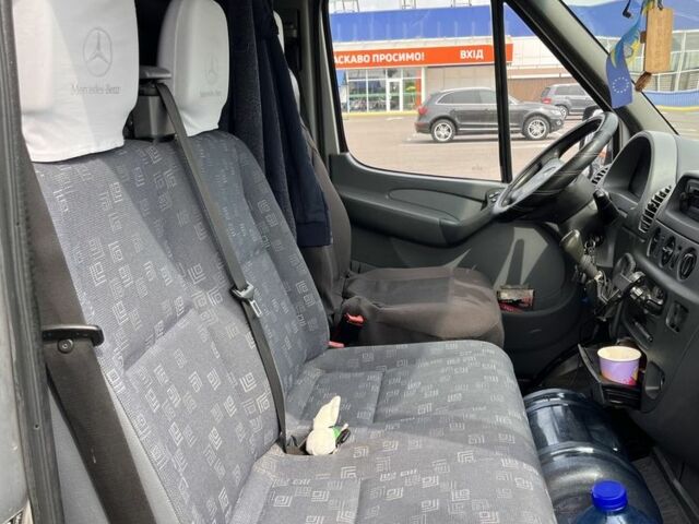 Серый Мерседес Sprinter, объемом двигателя 2.1 л и пробегом 890 тыс. км за 9600 $, фото 3 на Automoto.ua