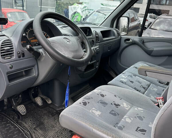 Серый Мерседес Sprinter, объемом двигателя 2.7 л и пробегом 364 тыс. км за 15000 $, фото 5 на Automoto.ua