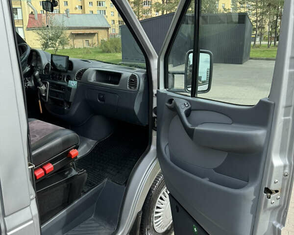Серый Мерседес Sprinter, объемом двигателя 2.7 л и пробегом 560 тыс. км за 11000 $, фото 18 на Automoto.ua