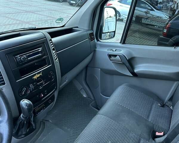 Серый Мерседес Sprinter, объемом двигателя 2.15 л и пробегом 300 тыс. км за 11500 $, фото 5 на Automoto.ua