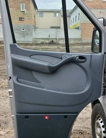 Сірий Мерседес Sprinter, об'ємом двигуна 2.7 л та пробігом 412 тис. км за 13000 $, фото 6 на Automoto.ua