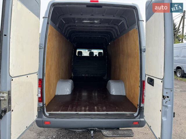 Серый Мерседес Sprinter, объемом двигателя 2.7 л и пробегом 398 тыс. км за 18500 $, фото 2 на Automoto.ua