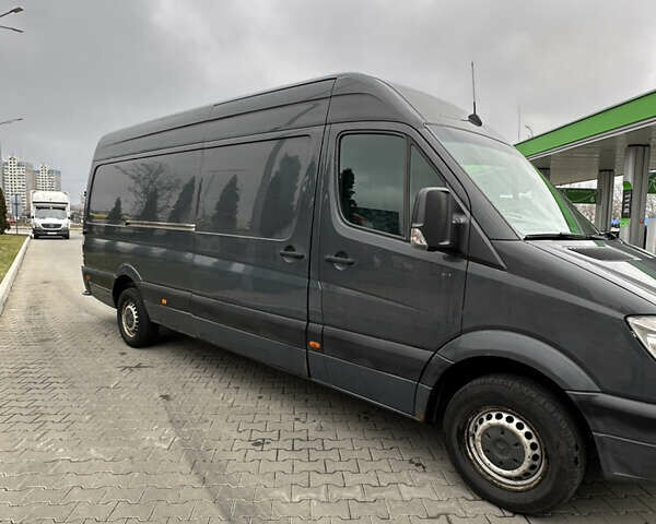 Сірий Мерседес Sprinter, об'ємом двигуна 2.1 л та пробігом 500 тис. км за 8600 $, фото 2 на Automoto.ua