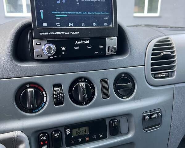 Серый Мерседес Sprinter, объемом двигателя 2.7 л и пробегом 870 тыс. км за 9700 $, фото 10 на Automoto.ua