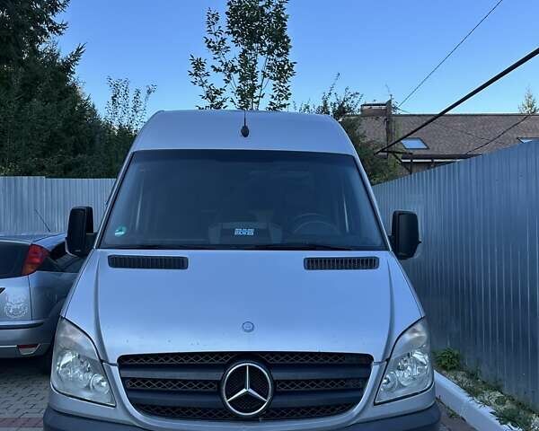 Серый Мерседес Sprinter, объемом двигателя 2.15 л и пробегом 300 тыс. км за 11500 $, фото 1 на Automoto.ua