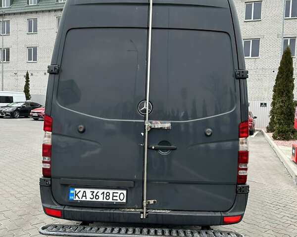 Сірий Мерседес Sprinter, об'ємом двигуна 2.1 л та пробігом 500 тис. км за 8600 $, фото 1 на Automoto.ua