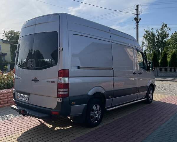 Серый Мерседес Sprinter, объемом двигателя 2.99 л и пробегом 350 тыс. км за 15500 $, фото 4 на Automoto.ua