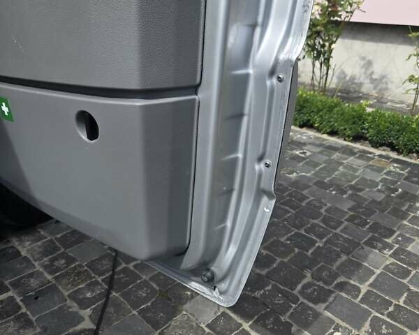 Серый Мерседес Sprinter, объемом двигателя 3 л и пробегом 570 тыс. км за 17000 $, фото 14 на Automoto.ua