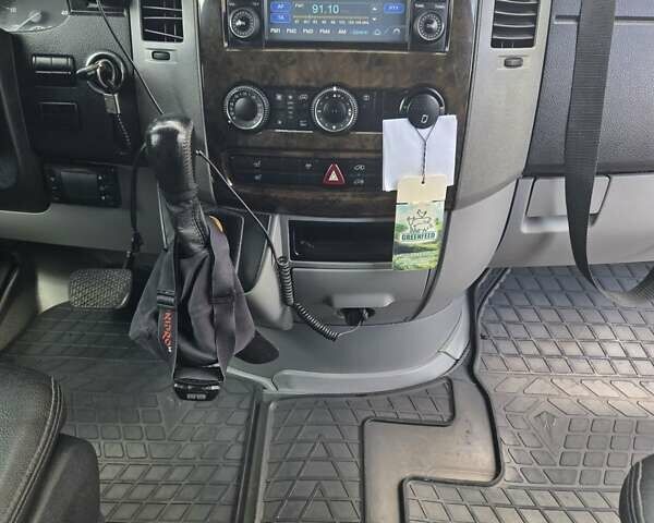 Серый Мерседес Sprinter, объемом двигателя 3 л и пробегом 570 тыс. км за 17000 $, фото 12 на Automoto.ua