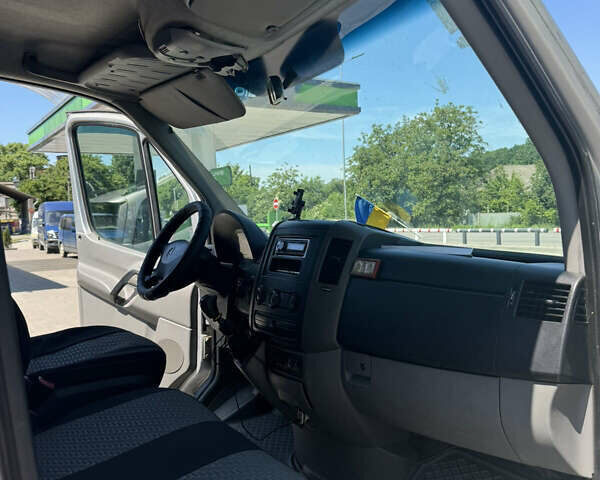 Серый Мерседес Sprinter, объемом двигателя 2.2 л и пробегом 520 тыс. км за 8200 $, фото 7 на Automoto.ua