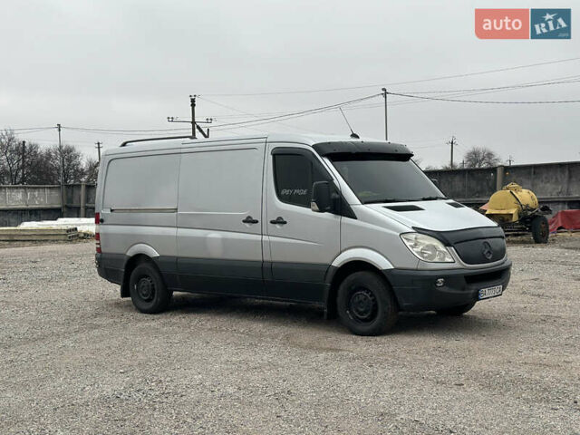 Серый Мерседес Sprinter, объемом двигателя 2.2 л и пробегом 342 тыс. км за 9500 $, фото 6 на Automoto.ua