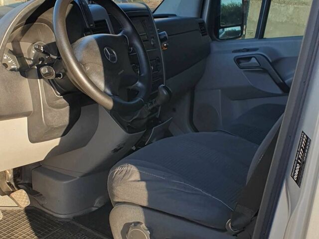 Серый Мерседес Sprinter, объемом двигателя 2.1 л и пробегом 400 тыс. км за 7000 $, фото 5 на Automoto.ua