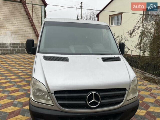 Серый Мерседес Sprinter, объемом двигателя 2.1 л и пробегом 416 тыс. км за 11000 $, фото 4 на Automoto.ua