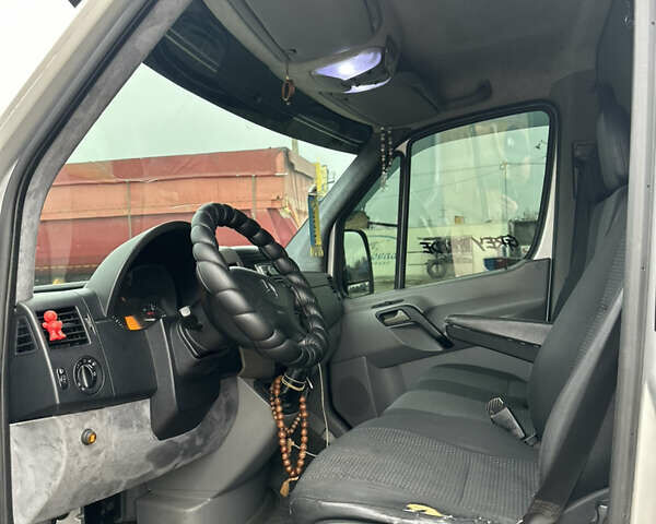 Серый Мерседес Sprinter, объемом двигателя 2.2 л и пробегом 342 тыс. км за 9500 $, фото 10 на Automoto.ua