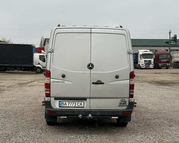 Серый Мерседес Sprinter, объемом двигателя 2.2 л и пробегом 342 тыс. км за 9500 $, фото 3 на Automoto.ua