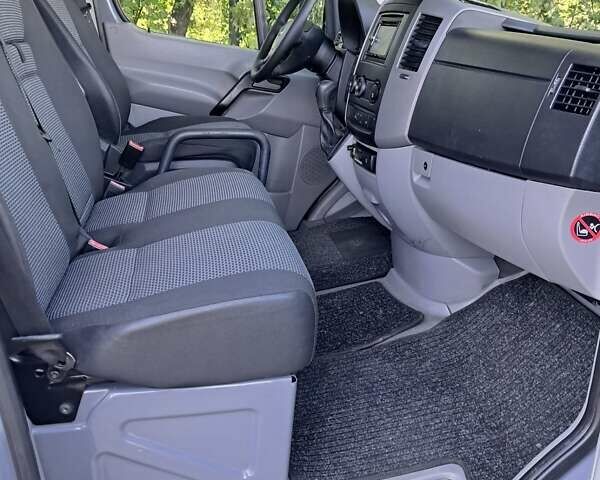 Серый Мерседес Sprinter, объемом двигателя 2.99 л и пробегом 317 тыс. км за 17300 $, фото 16 на Automoto.ua