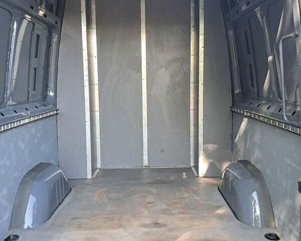 Серый Мерседес Sprinter, объемом двигателя 2.99 л и пробегом 317 тыс. км за 17300 $, фото 11 на Automoto.ua