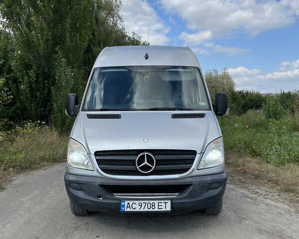 Серый Мерседес Sprinter, объемом двигателя 2.14 л и пробегом 578 тыс. км за 11800 $, фото 2 на Automoto.ua