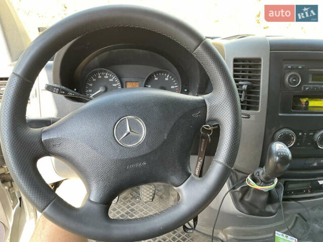 Серый Мерседес Sprinter, объемом двигателя 2.14 л и пробегом 578 тыс. км за 11800 $, фото 9 на Automoto.ua