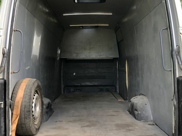 Серый Мерседес Sprinter, объемом двигателя 2.1 л и пробегом 570 тыс. км за 12500 $, фото 7 на Automoto.ua