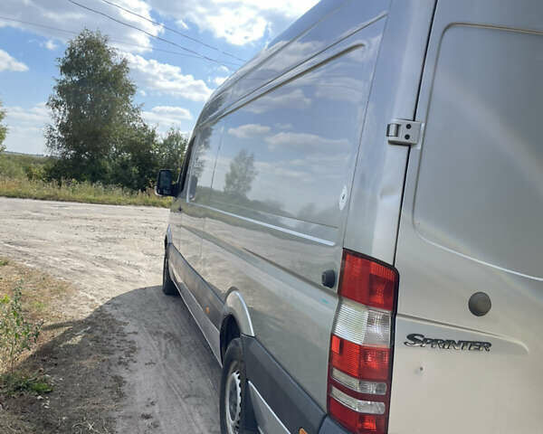 Серый Мерседес Sprinter, объемом двигателя 2.14 л и пробегом 578 тыс. км за 11800 $, фото 6 на Automoto.ua