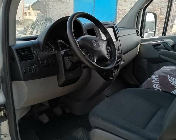 Серый Мерседес Sprinter, объемом двигателя 3 л и пробегом 516 тыс. км за 20000 $, фото 6 на Automoto.ua