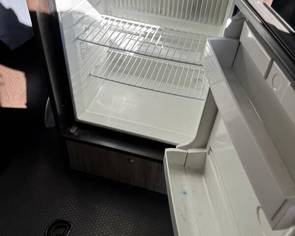 Серый Мерседес Sprinter, объемом двигателя 2.14 л и пробегом 390 тыс. км за 30000 $, фото 15 на Automoto.ua