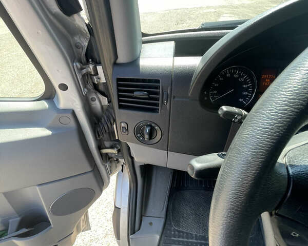 Сірий Мерседес Sprinter, об'ємом двигуна 2.2 л та пробігом 300 тис. км за 20200 $, фото 51 на Automoto.ua