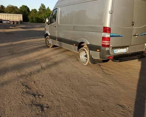 Серый Мерседес Sprinter, объемом двигателя 2.99 л и пробегом 490 тыс. км за 22500 $, фото 4 на Automoto.ua