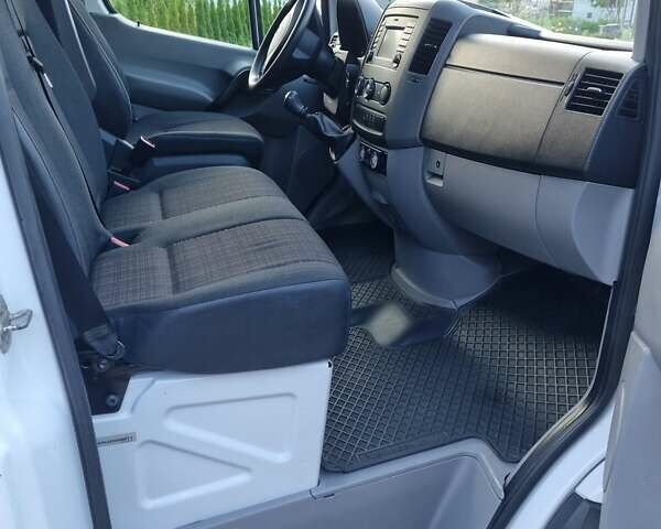 Серый Мерседес Sprinter, объемом двигателя 2.2 л и пробегом 271 тыс. км за 22300 $, фото 23 на Automoto.ua