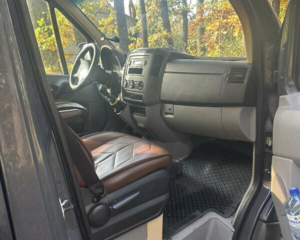 Серый Мерседес Sprinter, объемом двигателя 2.2 л и пробегом 525 тыс. км за 22000 $, фото 4 на Automoto.ua