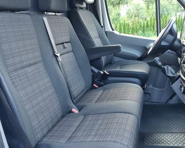 Серый Мерседес Sprinter, объемом двигателя 2.2 л и пробегом 271 тыс. км за 22300 $, фото 22 на Automoto.ua