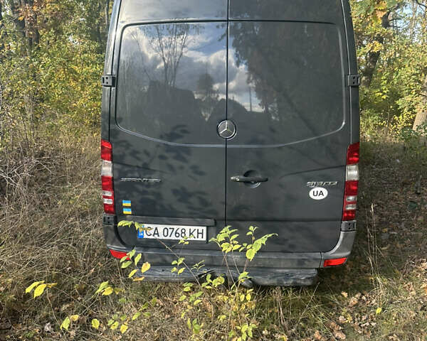 Серый Мерседес Sprinter, объемом двигателя 2.2 л и пробегом 525 тыс. км за 22000 $, фото 2 на Automoto.ua