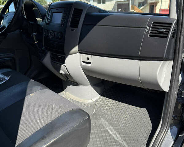 Серый Мерседес Sprinter, объемом двигателя 3 л и пробегом 254 тыс. км за 33500 $, фото 9 на Automoto.ua