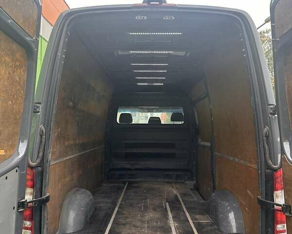 Серый Мерседес Sprinter, объемом двигателя 2.2 л и пробегом 334 тыс. км за 18500 $, фото 6 на Automoto.ua