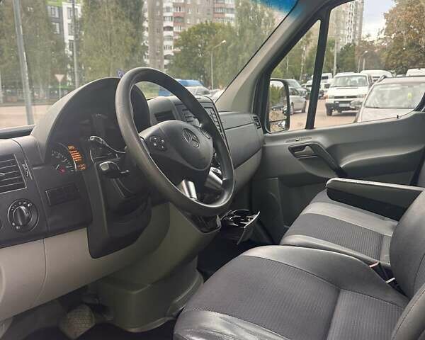 Серый Мерседес Sprinter, объемом двигателя 2.2 л и пробегом 334 тыс. км за 18500 $, фото 7 на Automoto.ua