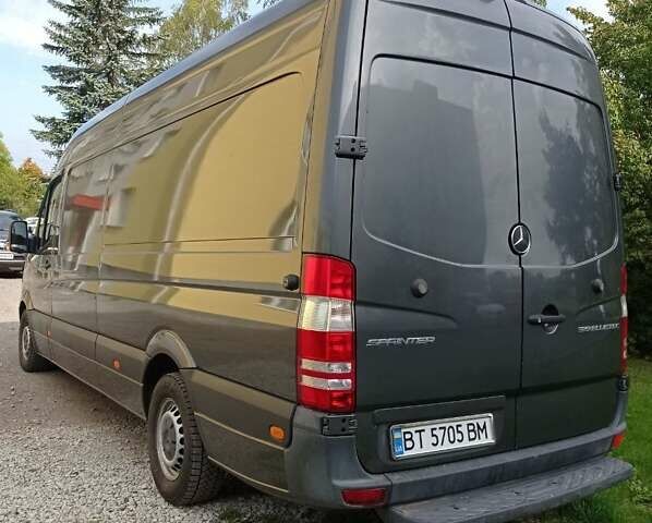 Серый Мерседес Sprinter, объемом двигателя 3 л и пробегом 299 тыс. км за 33000 $, фото 3 на Automoto.ua