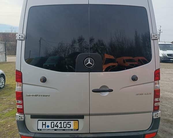 Серый Мерседес Sprinter, объемом двигателя 2.2 л и пробегом 206 тыс. км за 19399 $, фото 2 на Automoto.ua